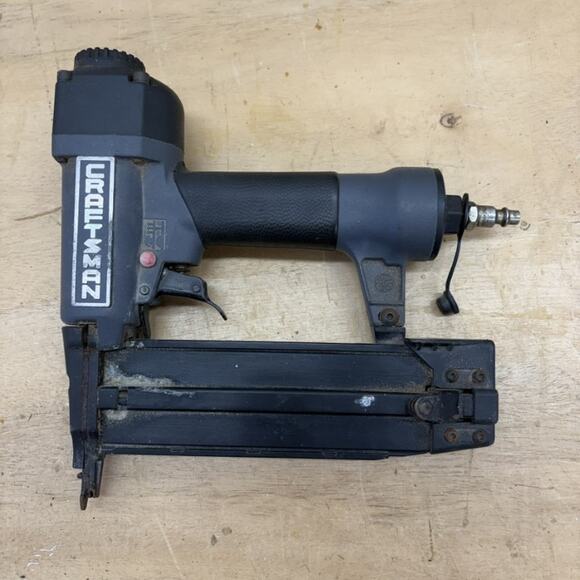 Craftsman 18 Gauge Brad Nailer 5/8" to 2" Air Power Tool - Picture 2 of 13